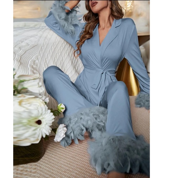 Notched Collar Fuzzy Trim Pj Set ☁️ - Picture 5 of 5